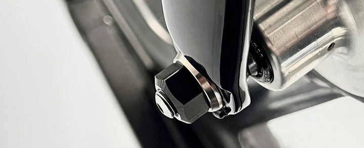 RUNWELL ELITE HUB NUT Black/Silver（ランウェル エリートハブナット ブラック/シルバー）